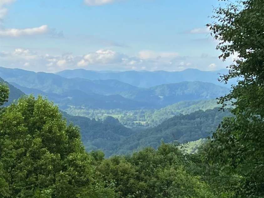 105 Dotsu Trail, Maggie Valley, NC 28751.  MLS# CAR4331474, YatesRealty ID 4174. 