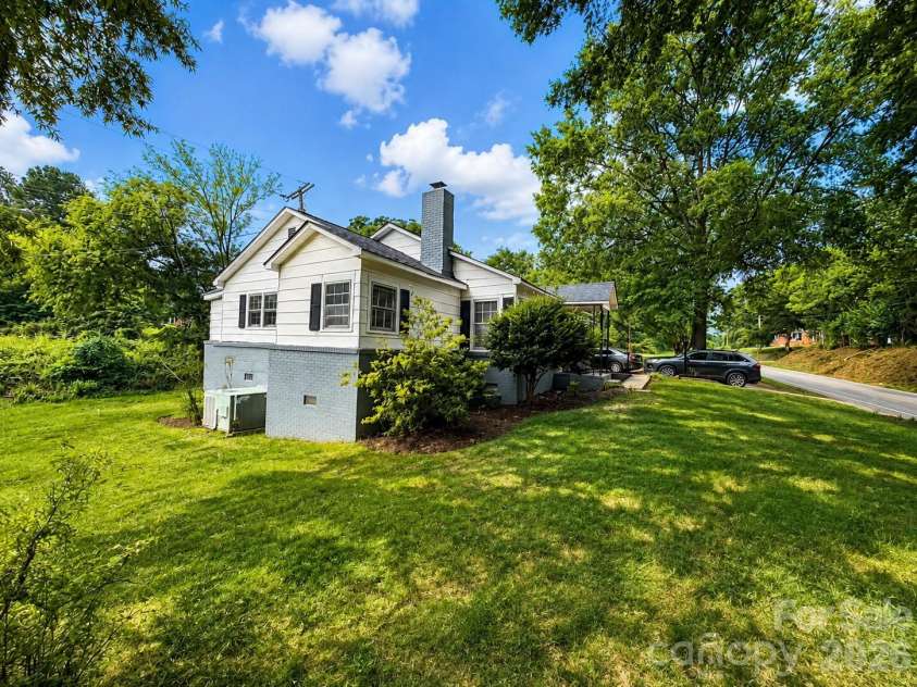 1499 Old Landsford Road, Lancaster, SC 29720.  MLS# CAR4411927, YatesRealty ID 41741. 