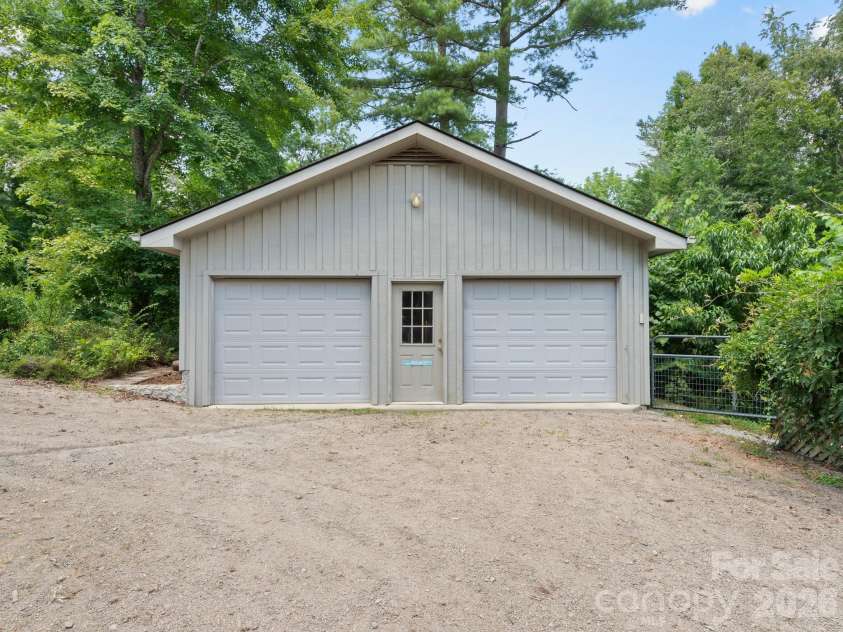 242 Hills Drive, Hendersonville, NC 28791.  MLS# CAR4410562, YatesRealty ID 41745. 