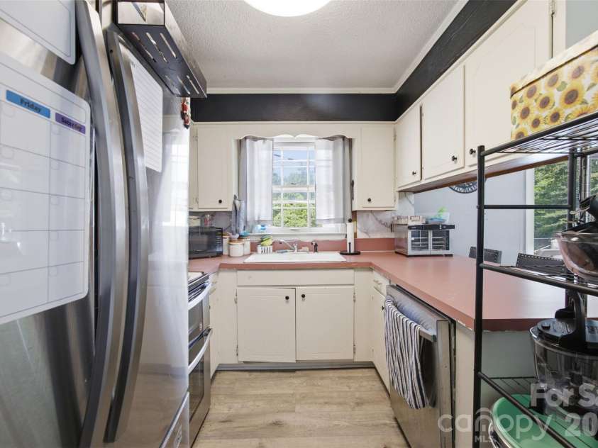 302 Charlotte Street, Alexis, NC 28006.  MLS# CAR4410276, YatesRealty ID 41748. 
