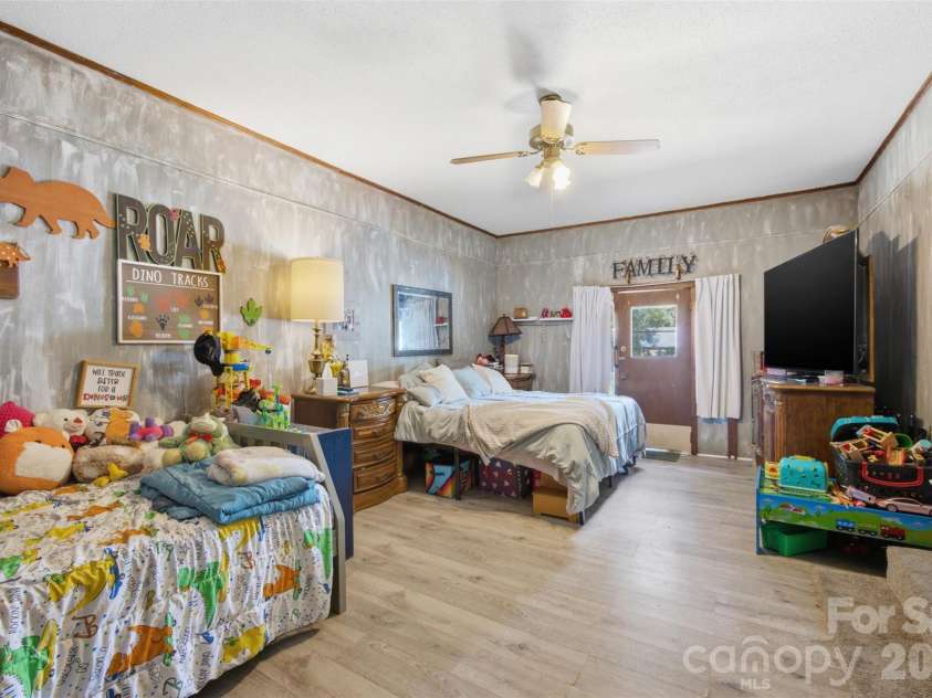 302 Charlotte Street, Alexis, NC 28006.  MLS# CAR4410276, YatesRealty ID 41748. 