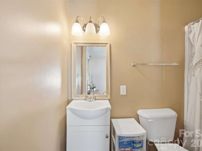 302 Charlotte Street, Alexis, NC 28006.  MLS# CAR4410276, YatesRealty ID 41748. 