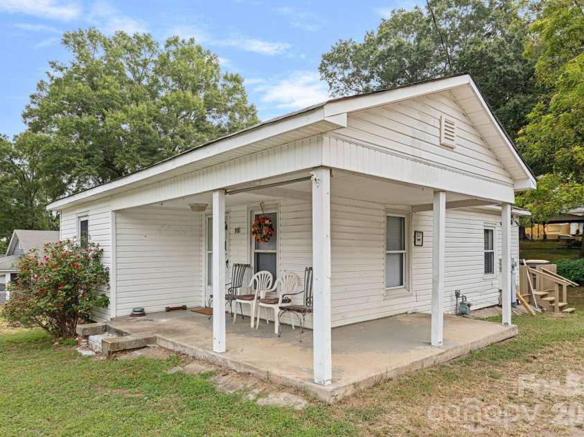 900 Alma Avenue, Kannapolis, NC 28081.  MLS# CAR4337701, YatesRealty ID 4175. 
