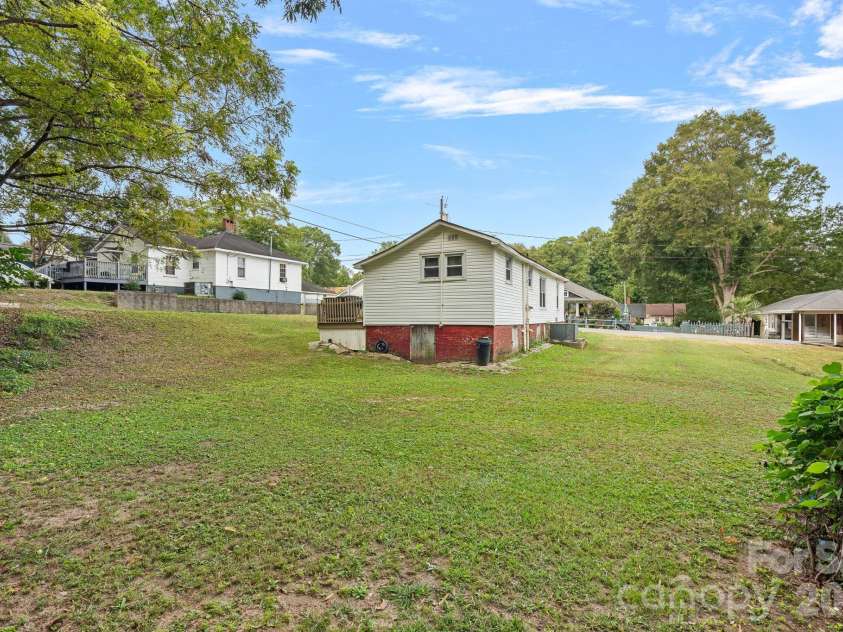 900 Alma Avenue, Kannapolis, NC 28081.  MLS# CAR4337701, YatesRealty ID 4175. 