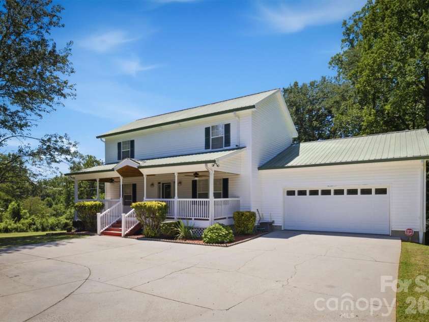 805 Bannon Place, Lenoir, NC 28645.  MLS# CAR4405742, YatesRealty ID 41753. 