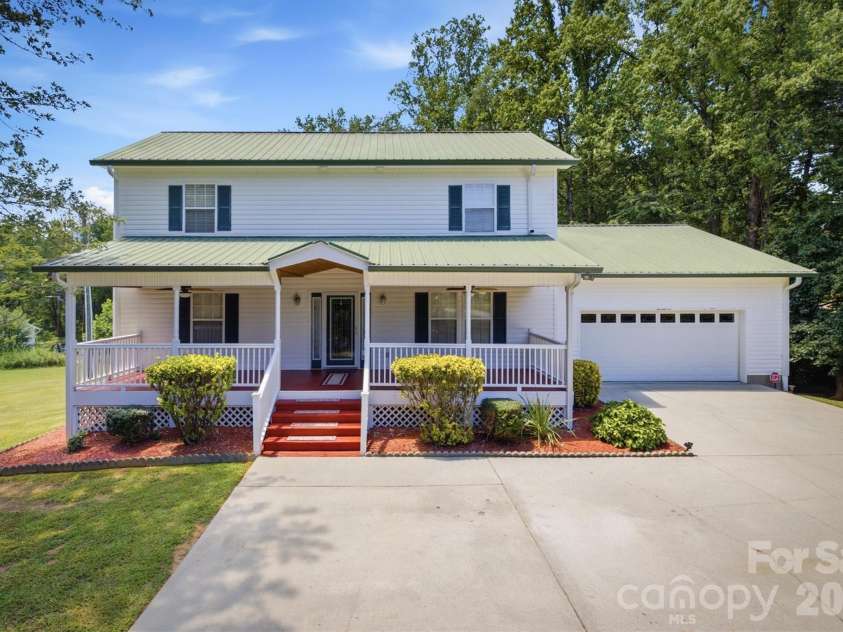 805 Bannon Place, Lenoir, NC 28645.  MLS# CAR4405742, YatesRealty ID 41753. 