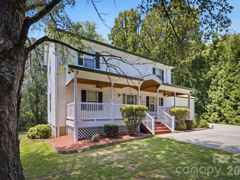 805 Bannon Place, Lenoir, NC 28645.  MLS# CAR4405742, YatesRealty ID 41753. 