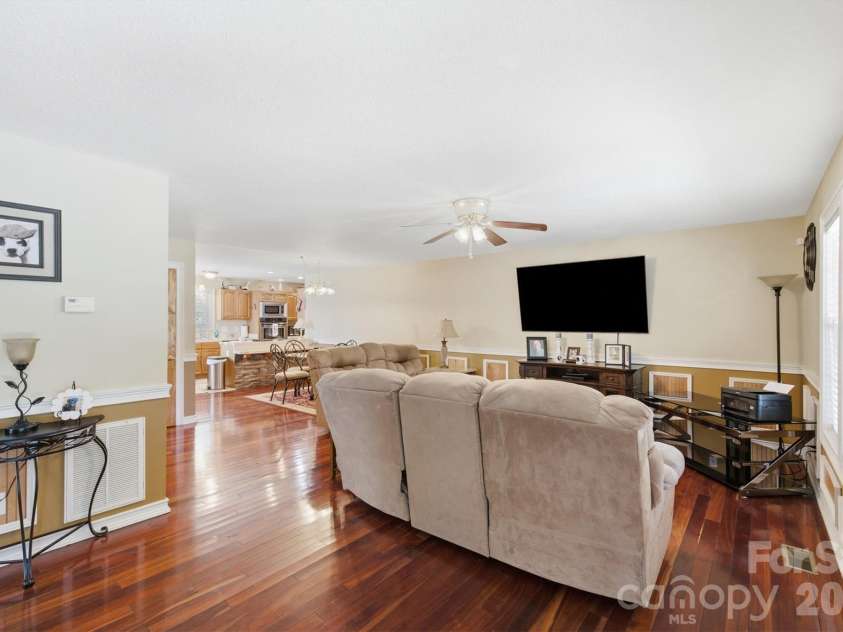 805 Bannon Place, Lenoir, NC 28645.  MLS# CAR4405742, YatesRealty ID 41753. 
