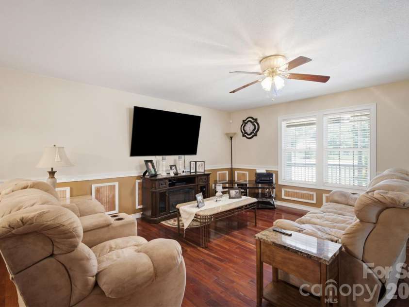 805 Bannon Place, Lenoir, NC 28645.  MLS# CAR4405742, YatesRealty ID 41753. 