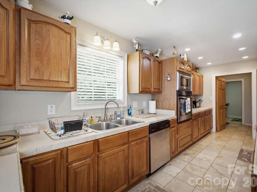 805 Bannon Place, Lenoir, NC 28645.  MLS# CAR4405742, YatesRealty ID 41753. 