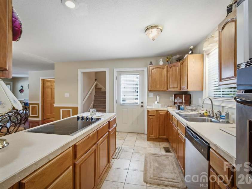 805 Bannon Place, Lenoir, NC 28645.  MLS# CAR4405742, YatesRealty ID 41753. 