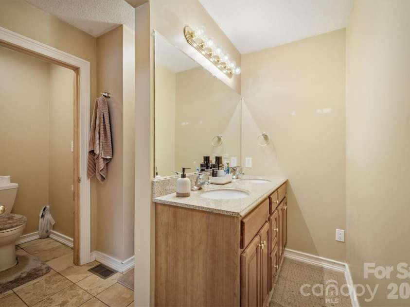 805 Bannon Place, Lenoir, NC 28645.  MLS# CAR4405742, YatesRealty ID 41753. 