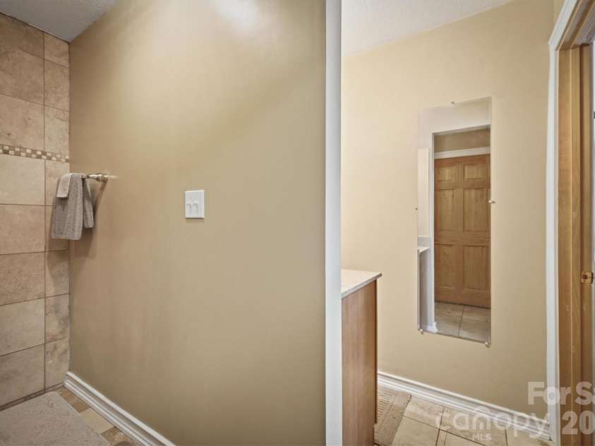 805 Bannon Place, Lenoir, NC 28645.  MLS# CAR4405742, YatesRealty ID 41753. 