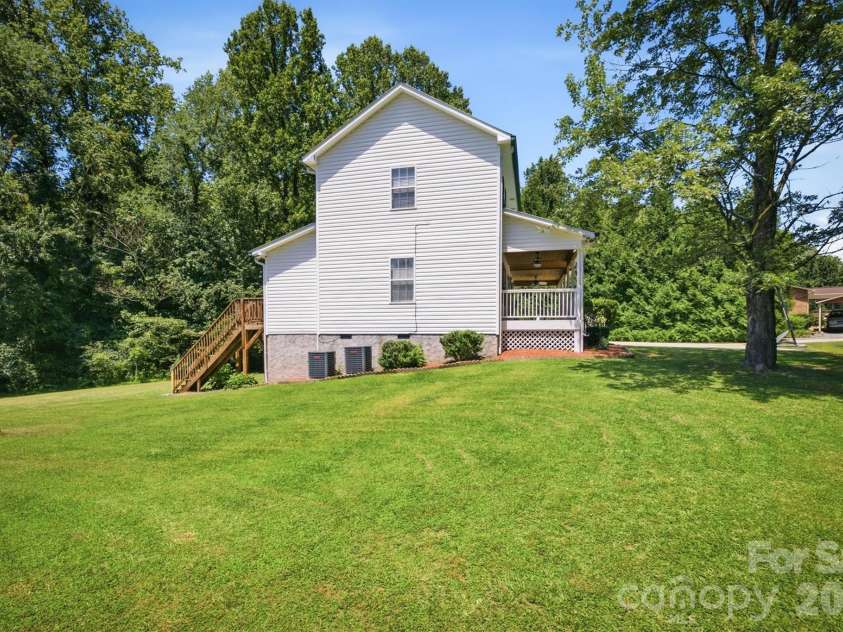 805 Bannon Place, Lenoir, NC 28645.  MLS# CAR4405742, YatesRealty ID 41753. 