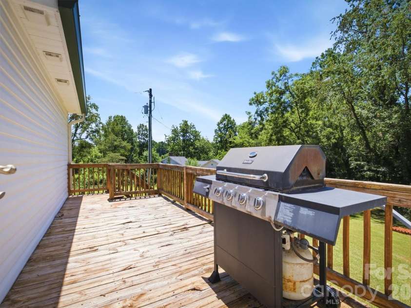 805 Bannon Place, Lenoir, NC 28645.  MLS# CAR4405742, YatesRealty ID 41753. 