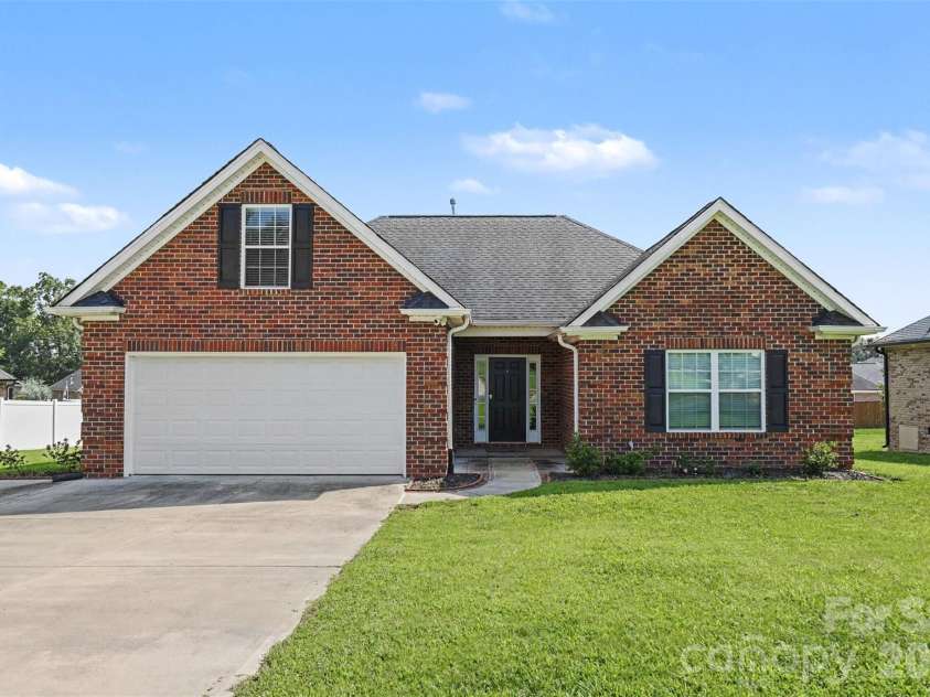 3552 Brickwood Circle, Midland, NC 28107.  MLS# CAR4410933, YatesRealty ID 41754. 