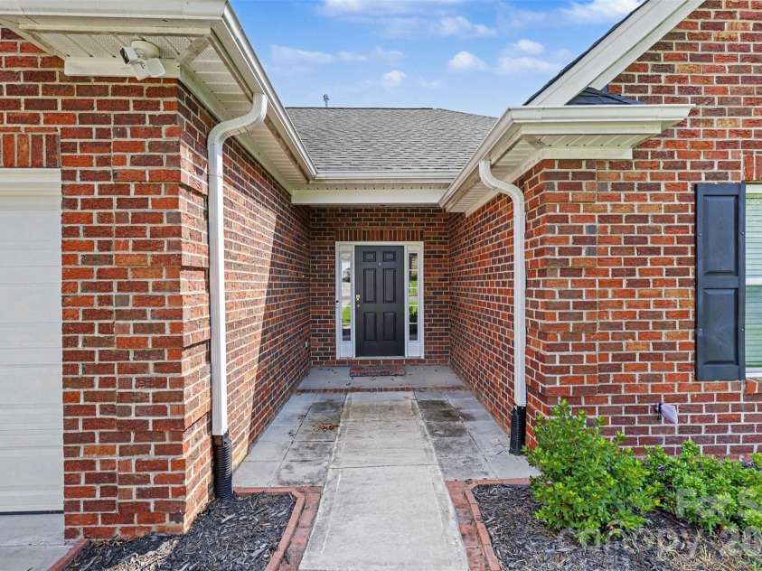 3552 Brickwood Circle, Midland, NC 28107.  MLS# CAR4410933, YatesRealty ID 41754. 