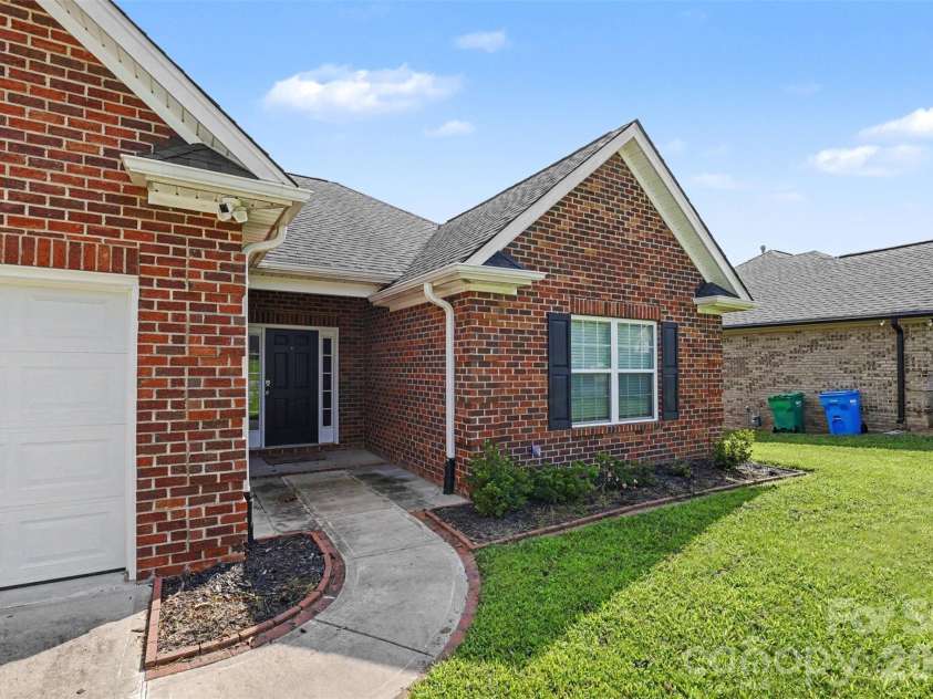 3552 Brickwood Circle, Midland, NC 28107.  MLS# CAR4410933, YatesRealty ID 41754. 