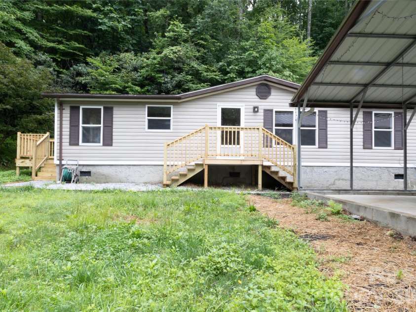 559 Old Quebec Road, Lake Toxaway, NC 28747.  MLS# CAR4411516, YatesRealty ID 41757. 