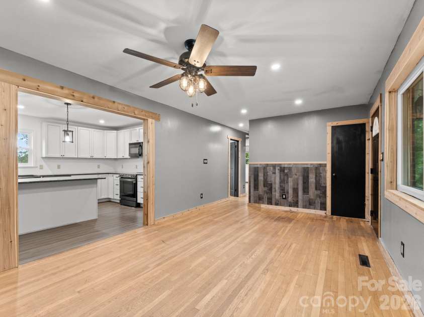 10 Monte Vista Circle, Candler, NC 28715.  MLS# CAR4411703, YatesRealty ID 41758. 