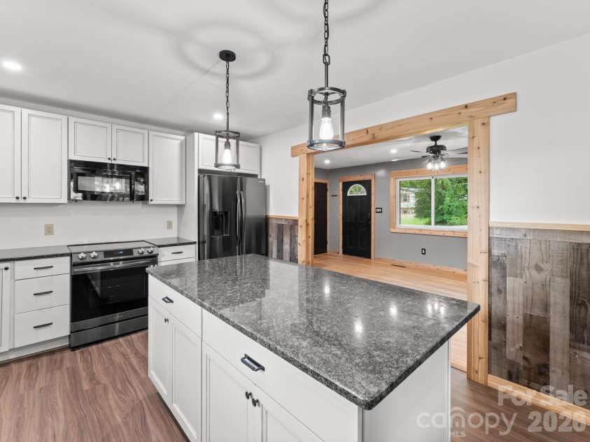10 Monte Vista Circle, Candler, NC 28715.  MLS# CAR4411703, YatesRealty ID 41758. 