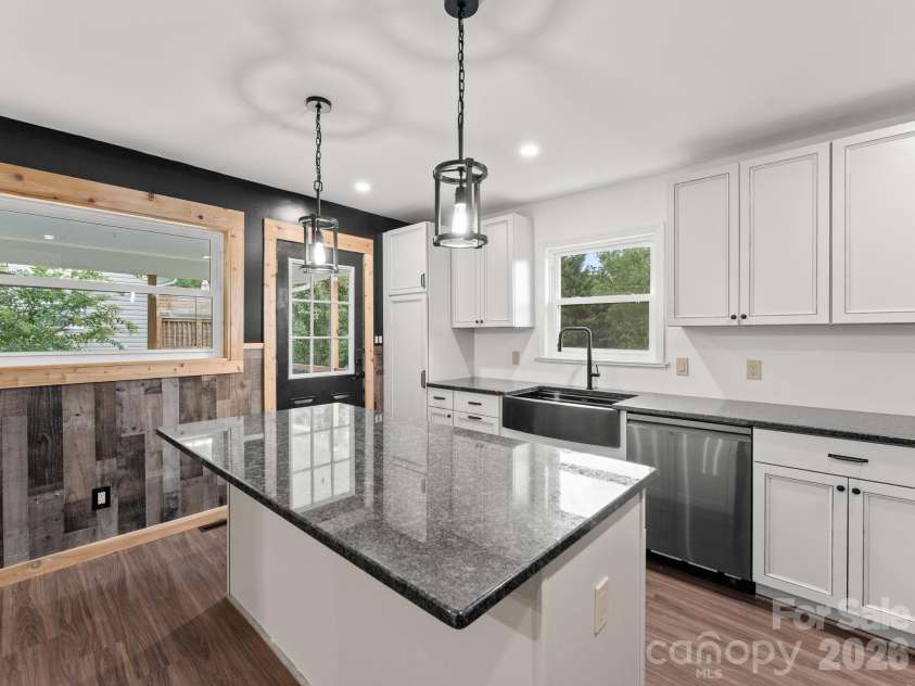 10 Monte Vista Circle, Candler, NC 28715.  MLS# CAR4411703, YatesRealty ID 41758. 