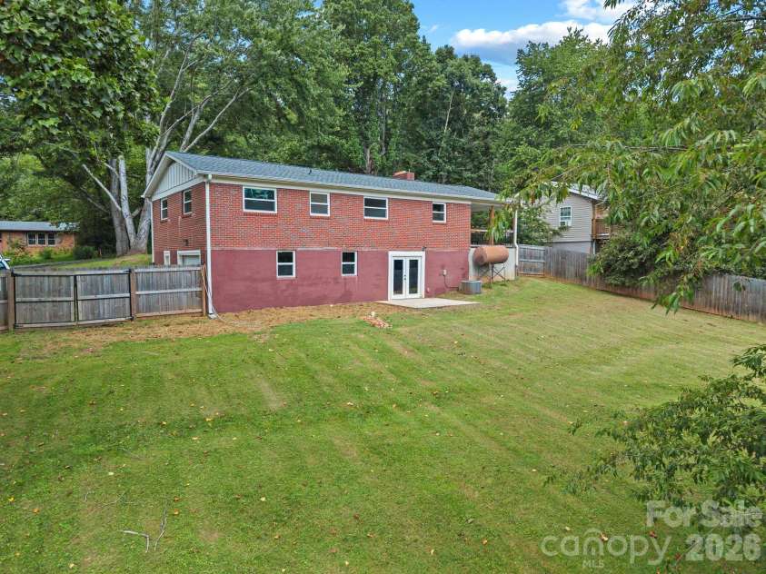 10 Monte Vista Circle, Candler, NC 28715.  MLS# CAR4411703, YatesRealty ID 41758. 
