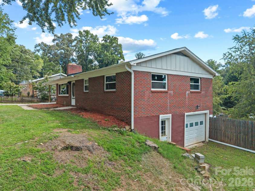 10 Monte Vista Circle, Candler, NC 28715.  MLS# CAR4411703, YatesRealty ID 41758. 