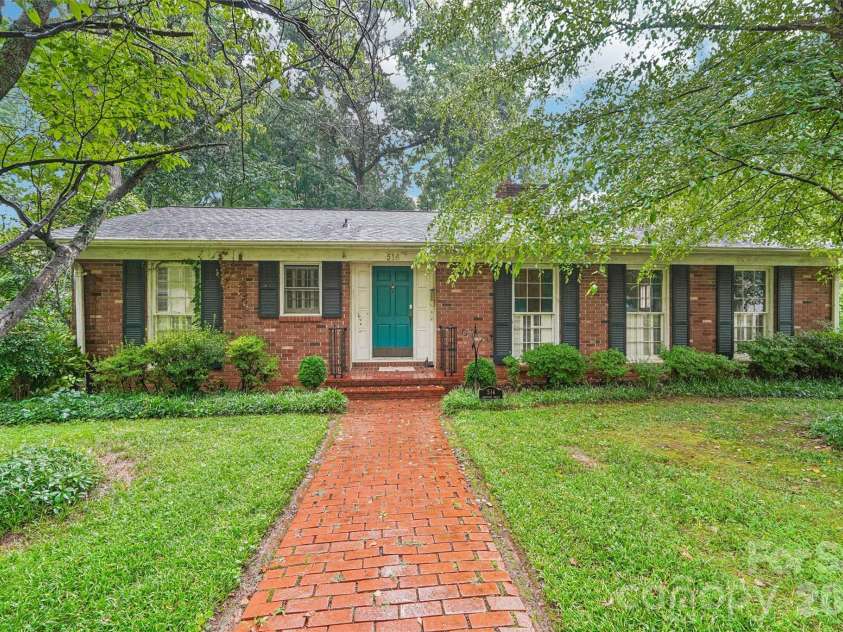 514 Lakeside Drive, Statesville, NC 28677.  MLS# CAR4398384, YatesRealty ID 41761. 