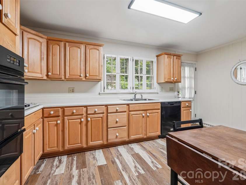 514 Lakeside Drive, Statesville, NC 28677.  MLS# CAR4398384, YatesRealty ID 41761. 