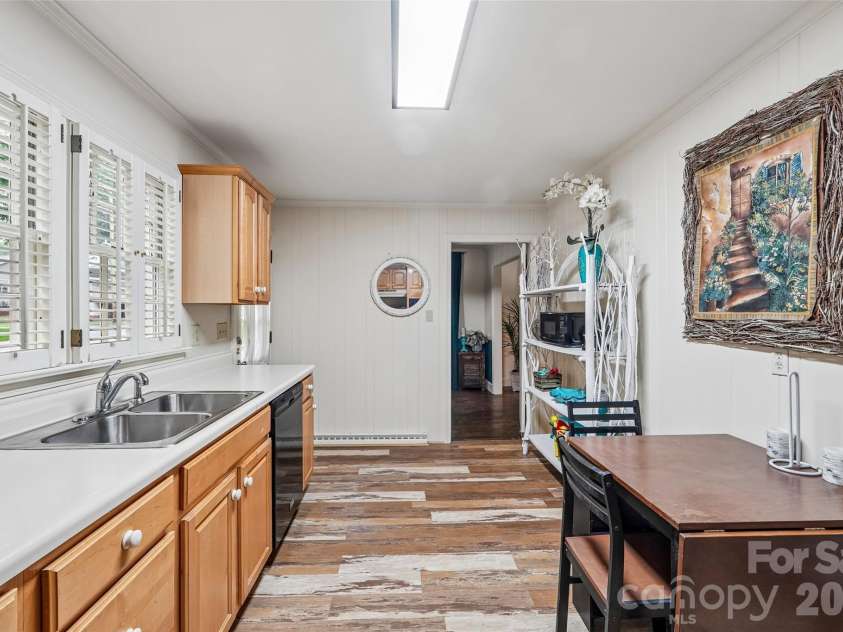 514 Lakeside Drive, Statesville, NC 28677.  MLS# CAR4398384, YatesRealty ID 41761. 