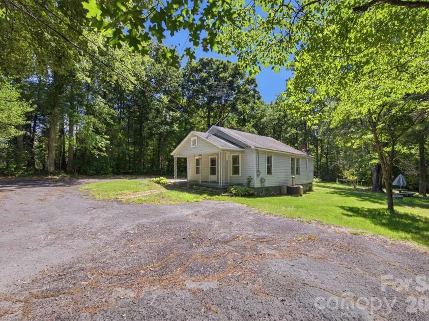 2155 Pa Jolly Lane, Granite Falls, NC 28630.  MLS# CAR4407951, YatesRealty ID 41763. 