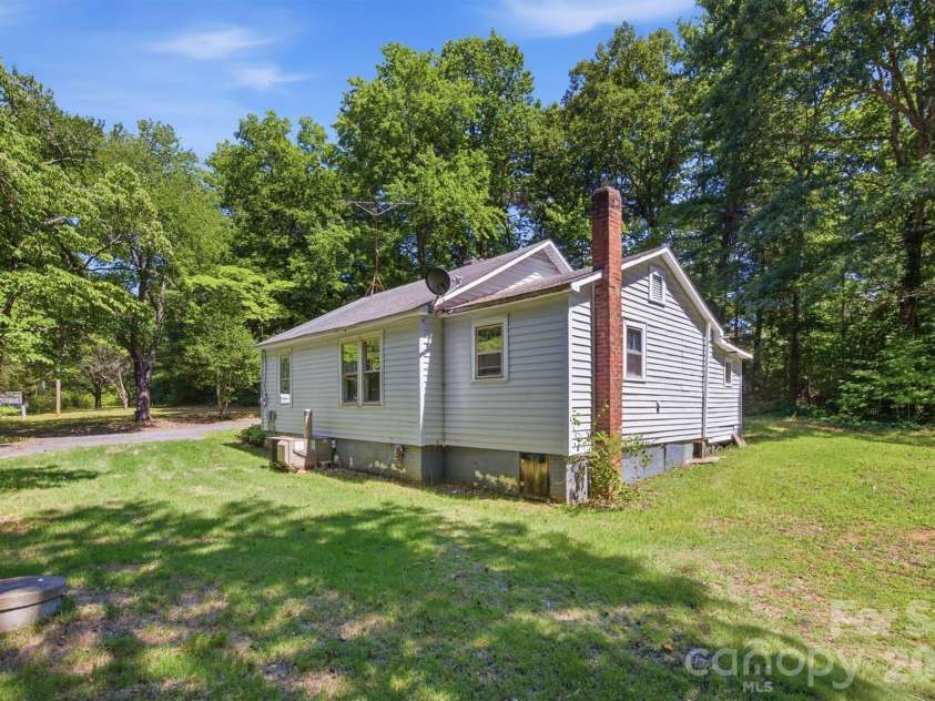 2155 Pa Jolly Lane, Granite Falls, NC 28630.  MLS# CAR4407951, YatesRealty ID 41763. 