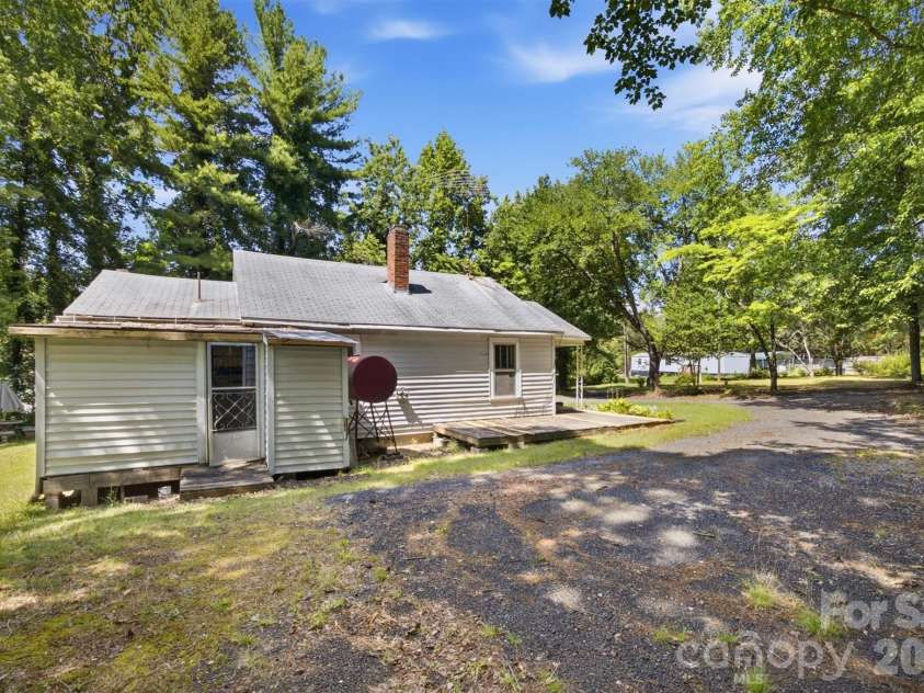 2155 Pa Jolly Lane, Granite Falls, NC 28630.  MLS# CAR4407951, YatesRealty ID 41763. 