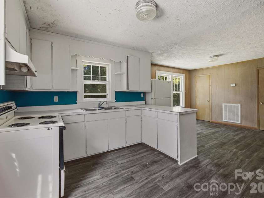2155 Pa Jolly Lane, Granite Falls, NC 28630.  MLS# CAR4407951, YatesRealty ID 41763. 
