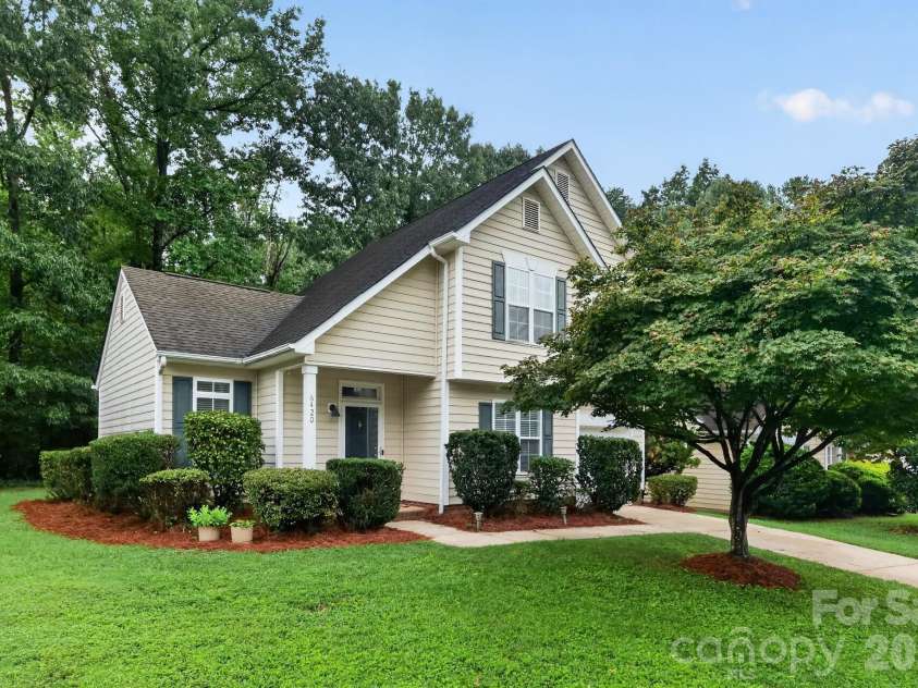 6420 Spanish Moss Lane, Charlotte, NC 28262.  MLS# CAR4411608, YatesRealty ID 41764. 