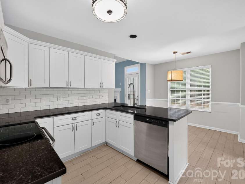 6420 Spanish Moss Lane, Charlotte, NC 28262.  MLS# CAR4411608, YatesRealty ID 41764. 