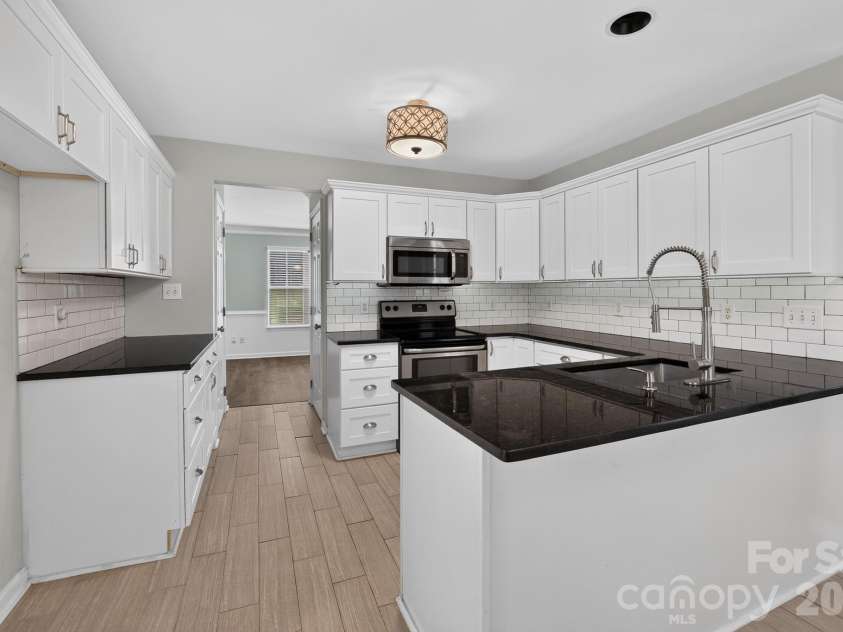 6420 Spanish Moss Lane, Charlotte, NC 28262.  MLS# CAR4411608, YatesRealty ID 41764. 