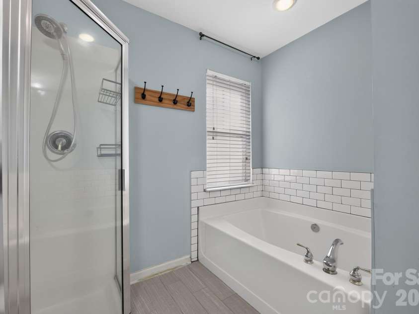 6420 Spanish Moss Lane, Charlotte, NC 28262.  MLS# CAR4411608, YatesRealty ID 41764. 