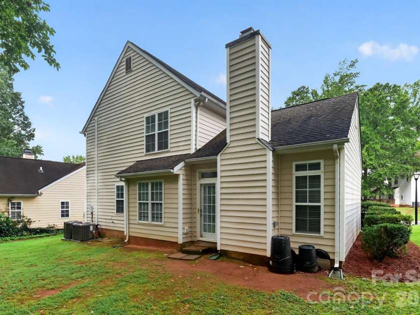 6420 Spanish Moss Lane, Charlotte, NC 28262.  MLS# CAR4411608, YatesRealty ID 41764. 