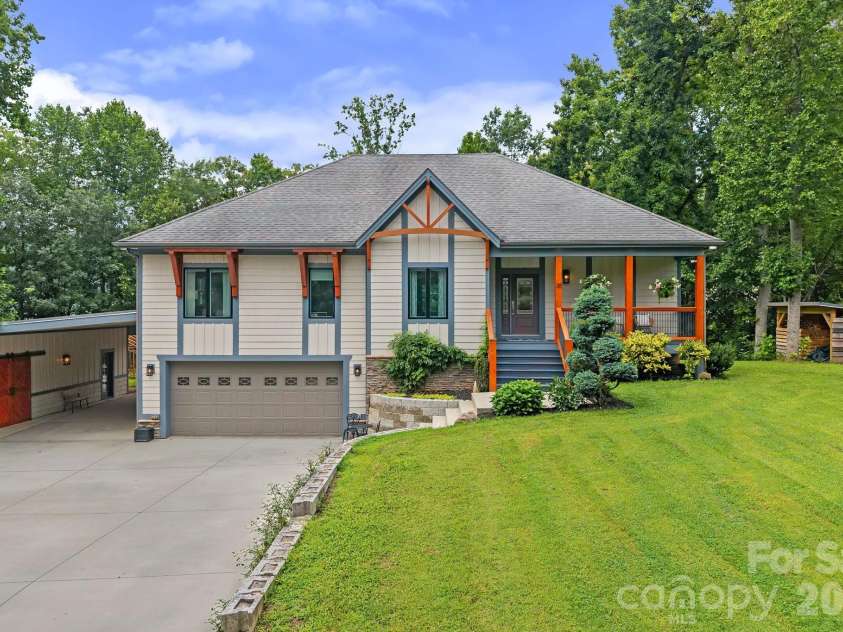 38 Little Forest Drive, Asheville, NC 28806.  MLS# CAR4411326, YatesRealty ID 41765. 