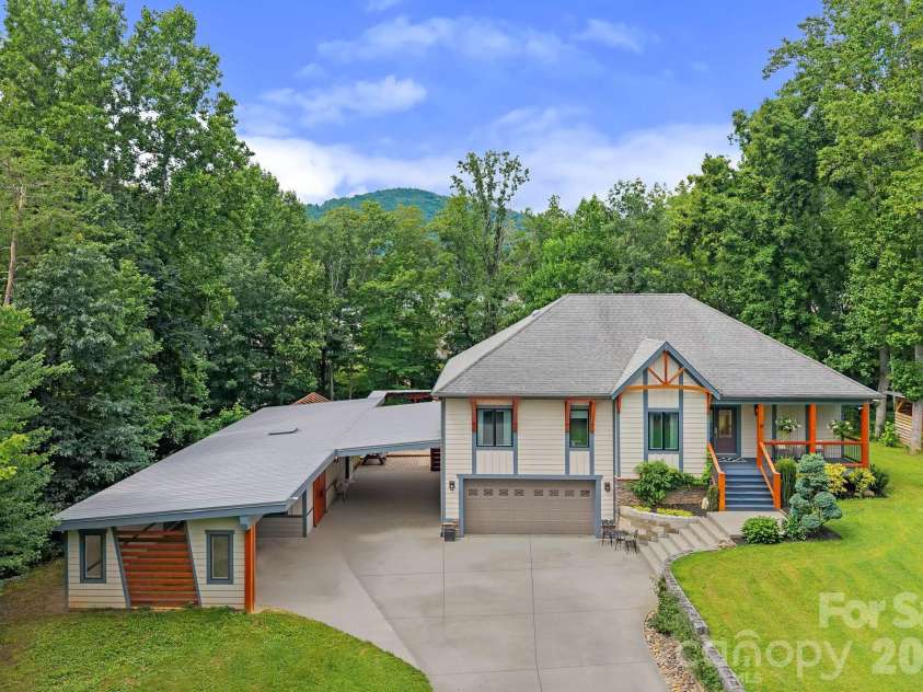 38 Little Forest Drive, Asheville, NC 28806.  MLS# CAR4411326, YatesRealty ID 41765. 