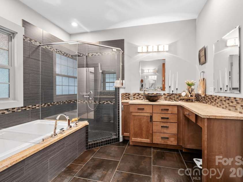 38 Little Forest Drive, Asheville, NC 28806.  MLS# CAR4411326, YatesRealty ID 41765. 