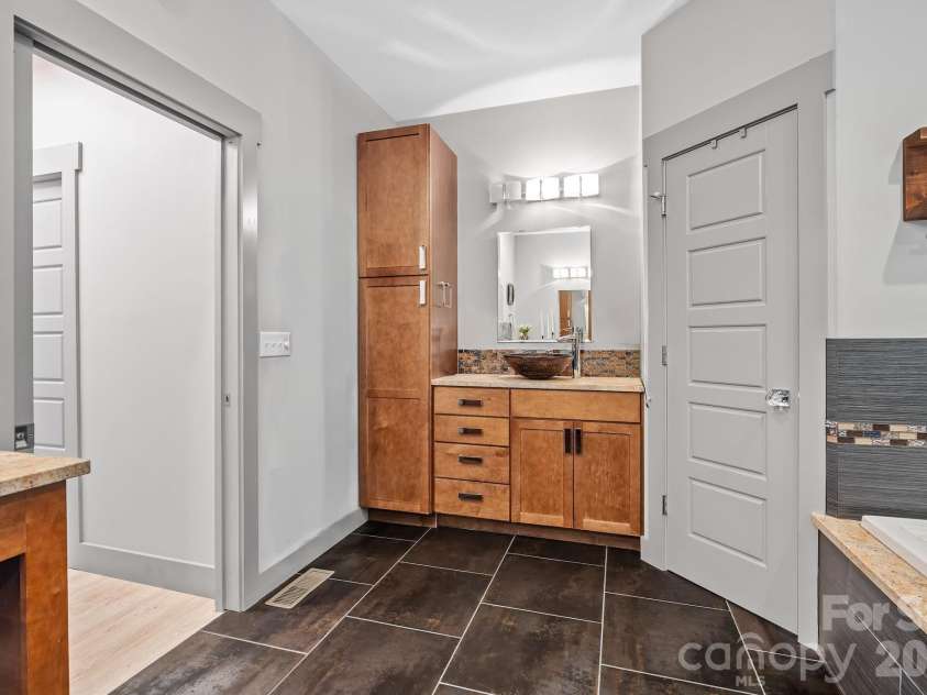 38 Little Forest Drive, Asheville, NC 28806.  MLS# CAR4411326, YatesRealty ID 41765. 