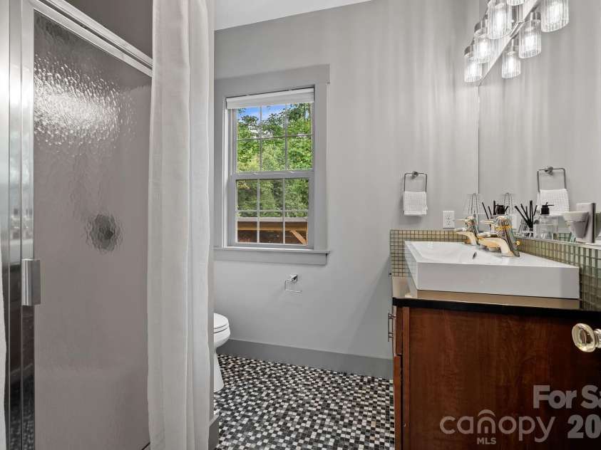 38 Little Forest Drive, Asheville, NC 28806.  MLS# CAR4411326, YatesRealty ID 41765. 
