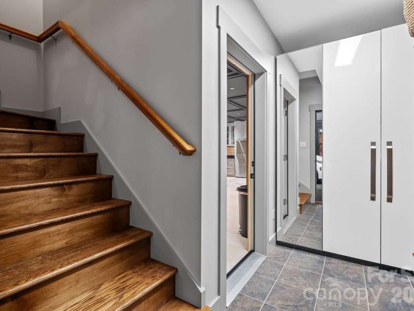 38 Little Forest Drive, Asheville, NC 28806.  MLS# CAR4411326, YatesRealty ID 41765. 