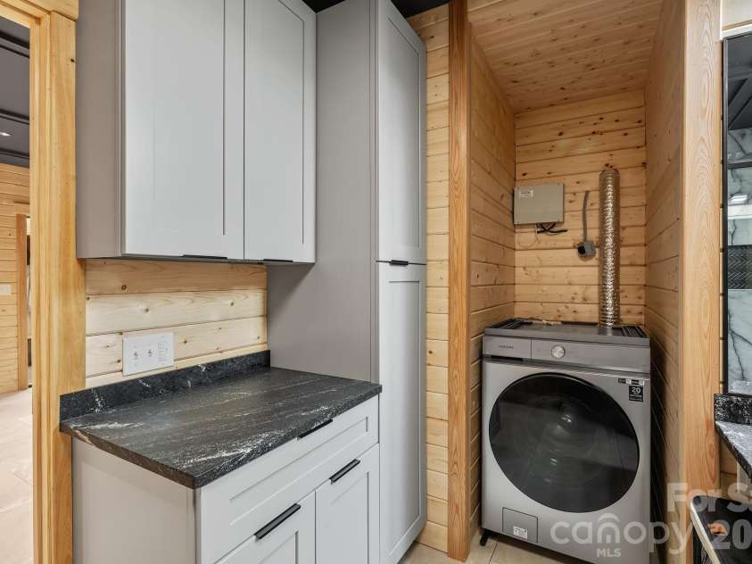 38 Little Forest Drive, Asheville, NC 28806.  MLS# CAR4411326, YatesRealty ID 41765. 