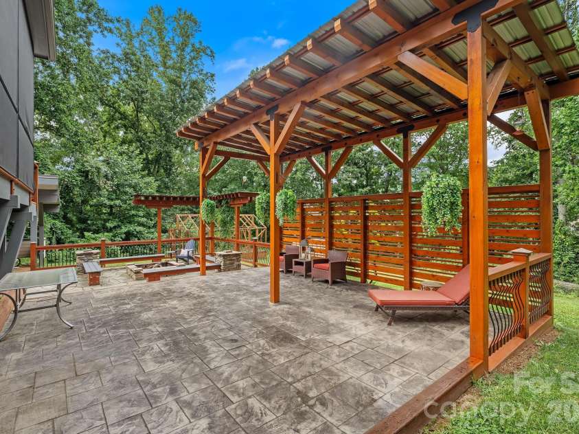 38 Little Forest Drive, Asheville, NC 28806.  MLS# CAR4411326, YatesRealty ID 41765. 