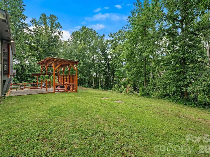 38 Little Forest Drive, Asheville, NC 28806.  MLS# CAR4411326, YatesRealty ID 41765. 