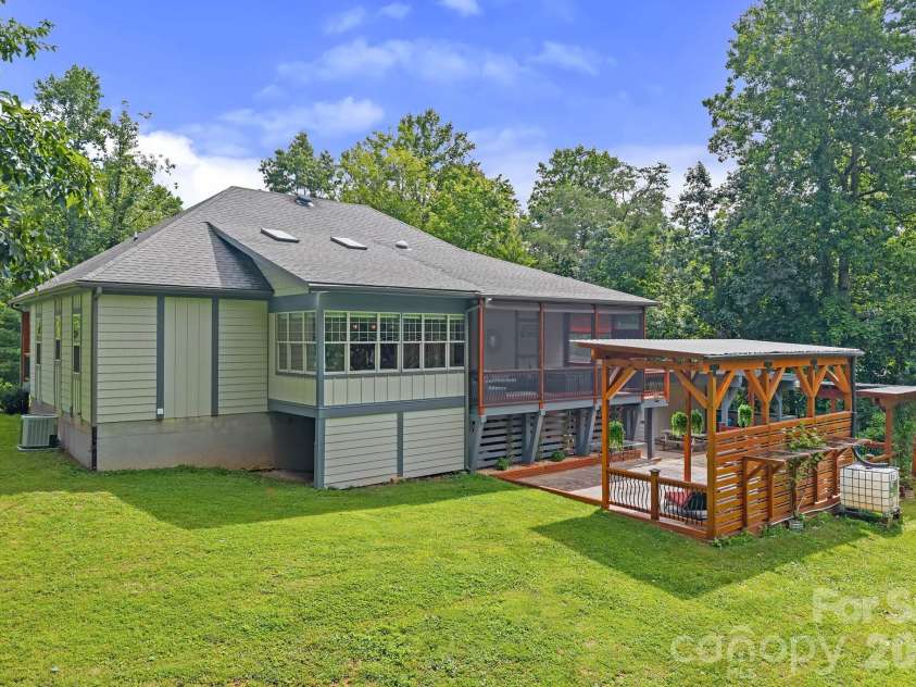 38 Little Forest Drive, Asheville, NC 28806.  MLS# CAR4411326, YatesRealty ID 41765. 
